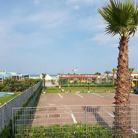 Sottomarina Beach Apartment Chioggia Eksteriør billede